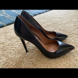 Size 9 classic black heels Steve Madden